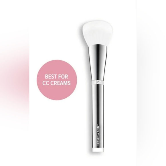 iT Heavenly Skin CC+ Skin Perfecting Brush # 702 NIP - Picture 1 of 2